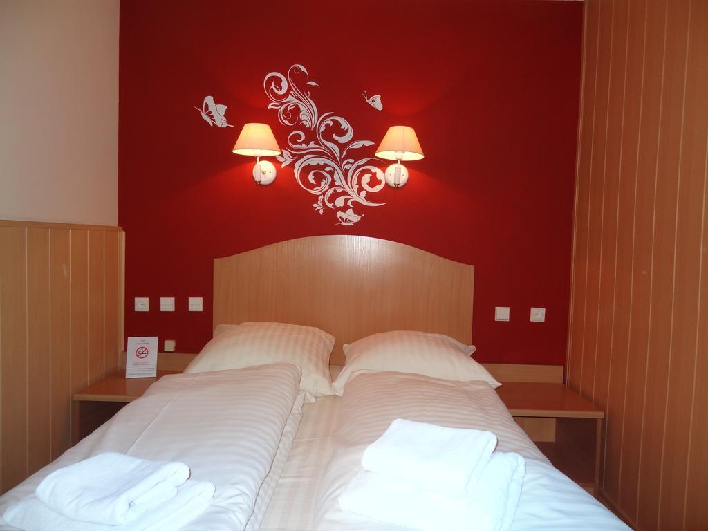 Hotel Atlantis Познань Екстер'єр фото